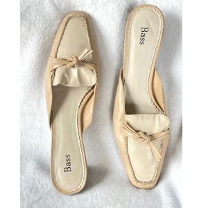 Bass Womens Mules 9.5M Shannon Kitten Heel Beige Leather Bow Square Toe